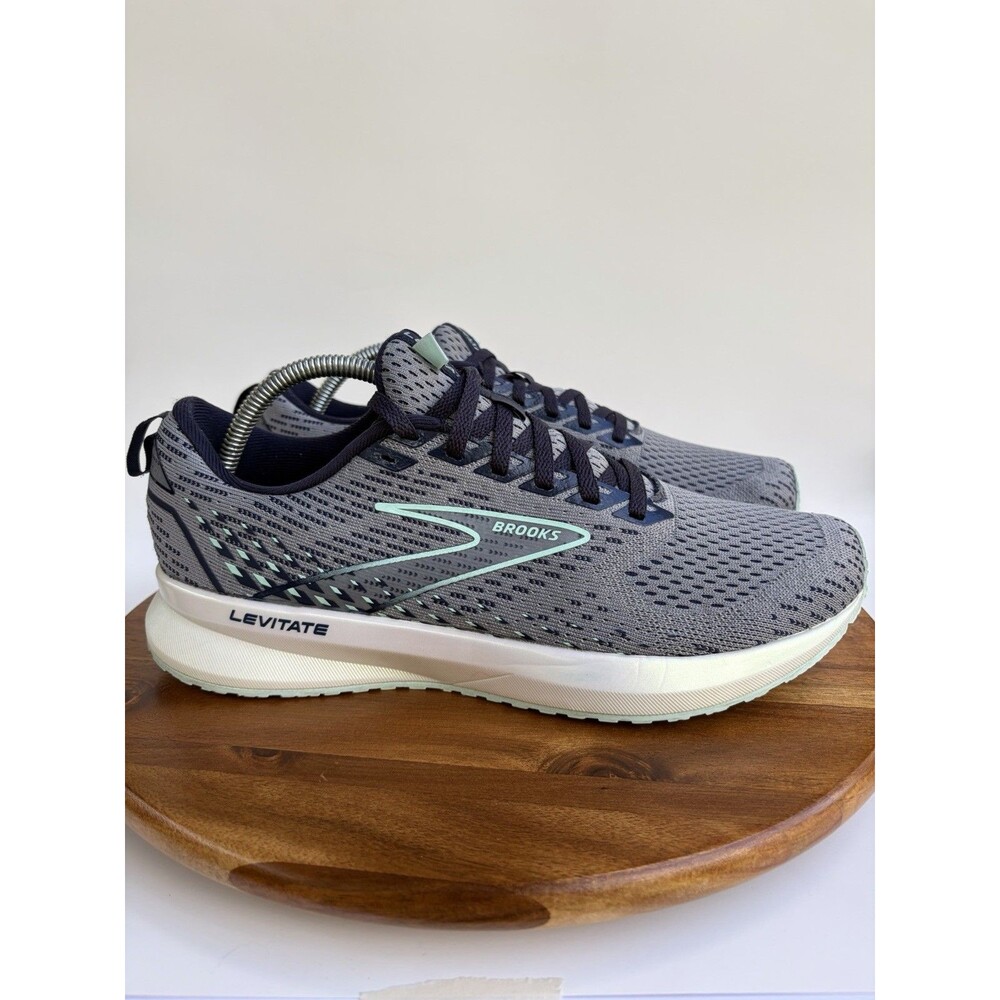 2022 Brooks Levitate 5 Mint Grey Running Shoes Womens Size 8 US 1203571B069